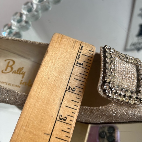 Bally vintage 1960’s Gold  glitter Heels  size 4D but feat 6.5 to 7 USA - Picture 10 of 13